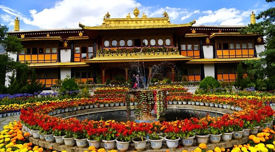 Takten Migyur Podrang - Palace of the 14th Dalai.jpg
