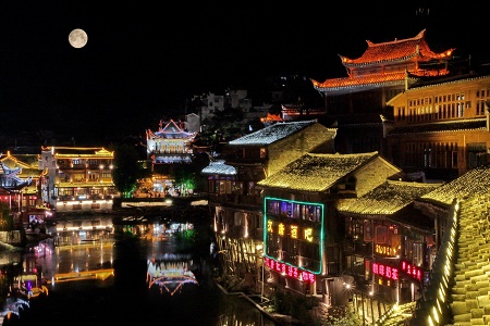 The night of Fenghuang Ancient Town.jpg